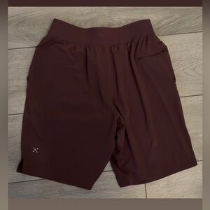 Lululemon T.H.E. Shorts Men’s Size Small Plum Athletic Inseam 9 In EUC